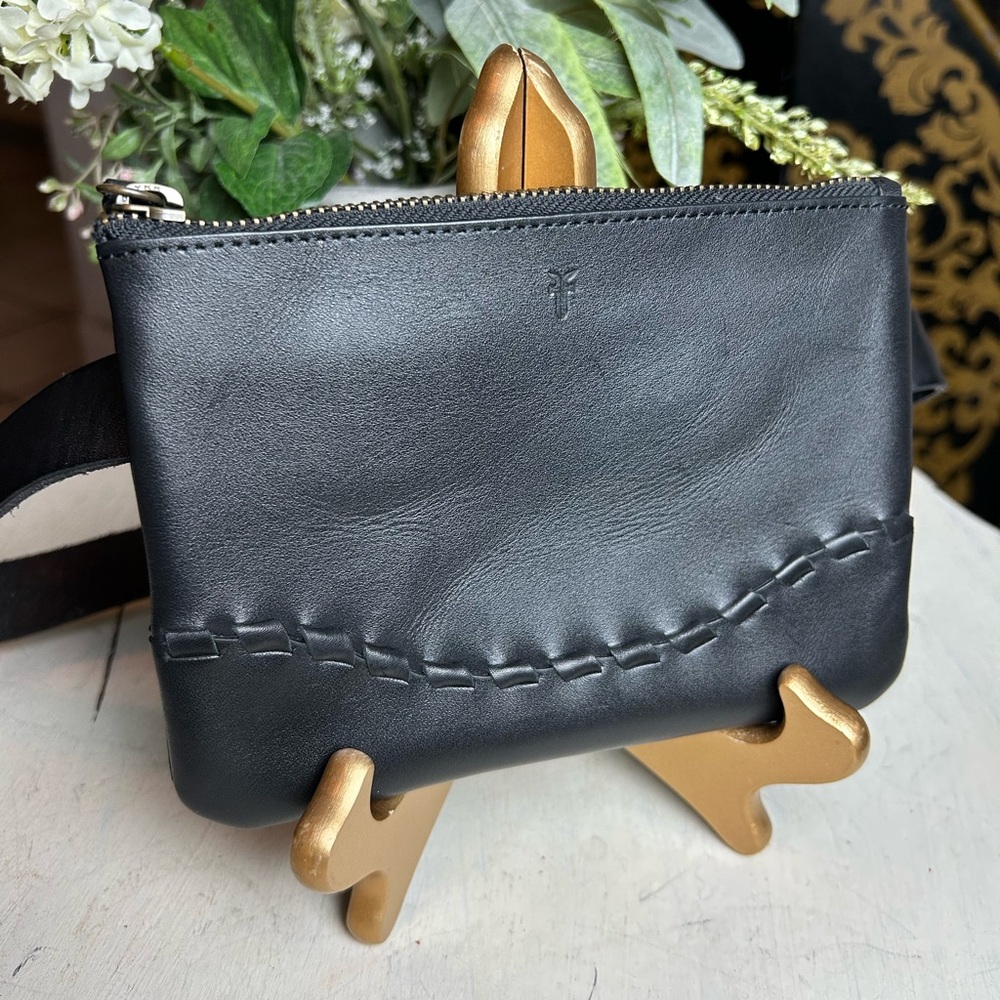 FRYE Belt Bag Waist Fanny Pack Black Leather Mini Over Back NWT Women’s Small